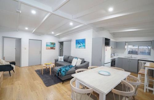 Quinns Rocks House | Stunning Ocean Views | Beachfront 3BR Home