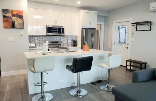 Colwood Apartment | Stunning Ocean View Modern 1 BDR Private Entry Suite, 5 min to the Beach