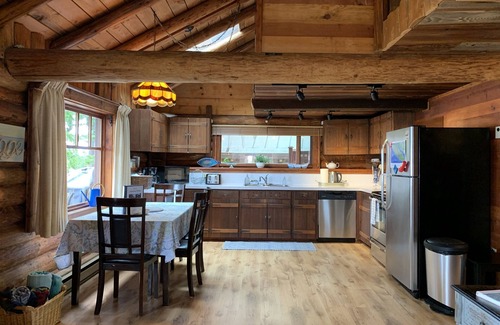 Regional District of Nanaimo Cottage | Stunning Ocean Views, Relaxing Hot-tub and Private, Cozy Cottage!