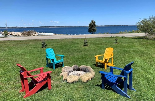 Feltzen South House | Stunning Ocean Views - Home on Lunenburg Bay
