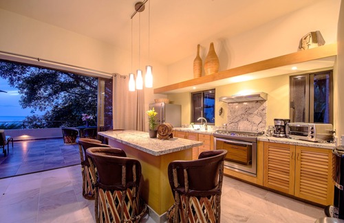 Litibu House | Stunning Ocean Views, Heated Infinity Pool, Sky Deck, Air Cond., Litibu Beach