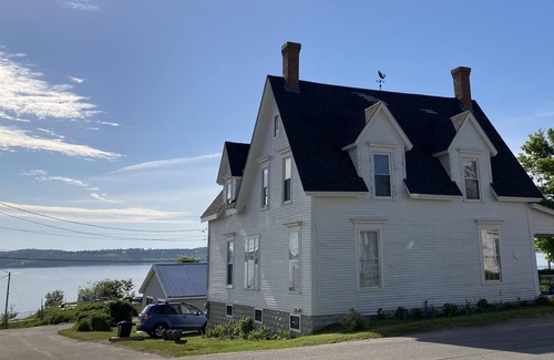 Eastport House | Stunning ocean views!