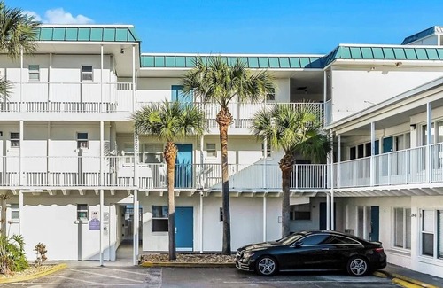 Bostwick Park Condo | Stunning Oceanfront 1 Bedroom Condo W/patio for amazing sunsets!
