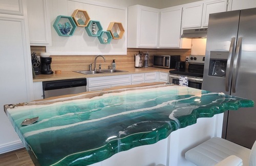 Lakeview Jefferson County House | Stunning Oceanfront Beach House near Holly Beach w/balcony & awesome beach decor