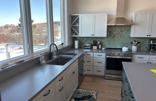 Eastport House | Stunning oceanfront home with sweeping views of the water! 3 bedrooms with views