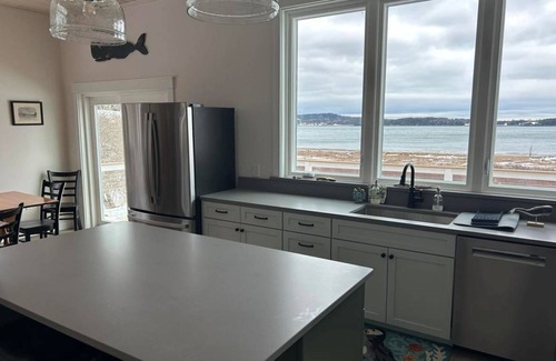 Eastport House | Stunning oceanfront home with sweeping views of the water! 3 bedrooms with views