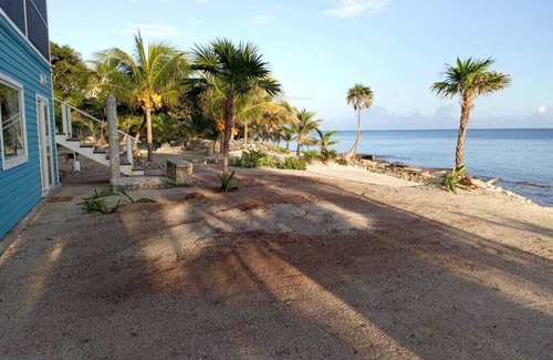 Isla de Utila House | Stunning Oceanfront Home - Casa del Loco Amor