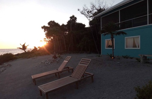 Isla de Utila House | Stunning Oceanfront Home - Casa del Loco Amor