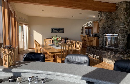 Lincoln City House | Stunning Oceanfront Vacation Home: Unforgettable Views and Exceptional Comfort!