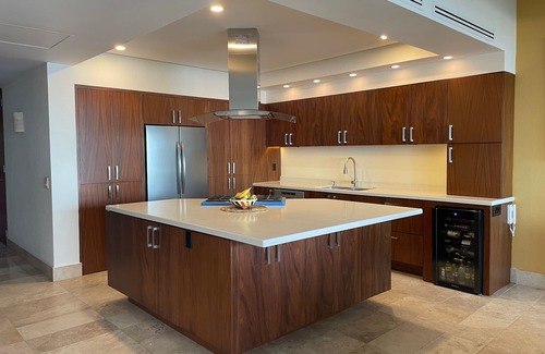 Emiliano Zapata Condo | STUNNING OCEANSIDE PROPERTY3200sqft 3Bed/3Bath (6ppl K/K/Q) w 100M Infinity Pool