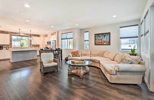 South Oceanside House | Stunning Oceanside Townhome - Walk to Beach!