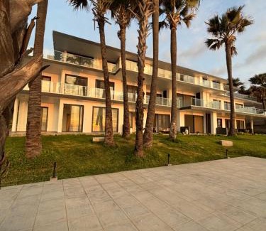 Serrekunda Apartment | Stunning Oceanview 2B Waterfront Apartement