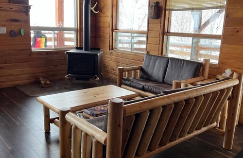 Timiskaming District Cabin | Stunning off grid cabin by the water!