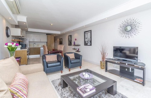 Victoria and Alfred Waterfront Apartment | Stunning one bed apartment on Cape Town's Canals