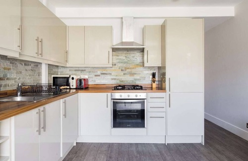 Battersea Apartment | Stunning One Bedroom Apartment next to Battersea Park