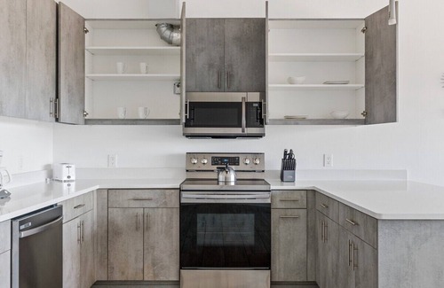 Cedars Apartment | Stunning One Bedroom in the City! Amazing Views!