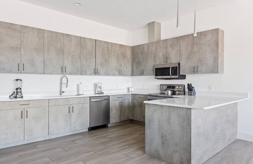 Cedars Apartment | Stunning One Bedroom in the City! Amazing Views!