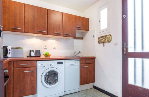 Le Grand Large House | Stunning private villa for 6 people with WIFI, A/C, TV, terrace, pets allowed and parking