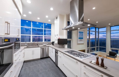 Gas Lamp Section House | Stunning Panoramic Ocean Views Penthouse Hot Tub