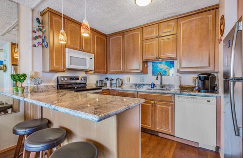 Historic Lahaina Front Street Condo | Stunning Panoramic Ocean & Sunset Views with A/C, Walk to Beach & Restaurants