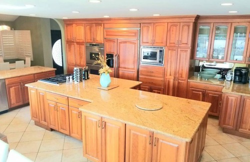 Anaheim Hills House | Stunning Panoramic Waterfront Pool Home Escape