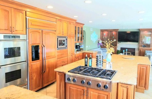 Anaheim Hills House | Stunning Panoramic Waterfront Pool Home Escape