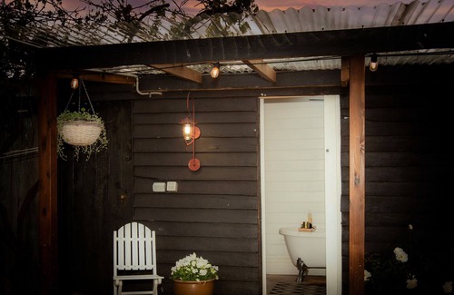 Hamilton House | Stunning period home. Five bedroom in the quiet Alexandra College precinct