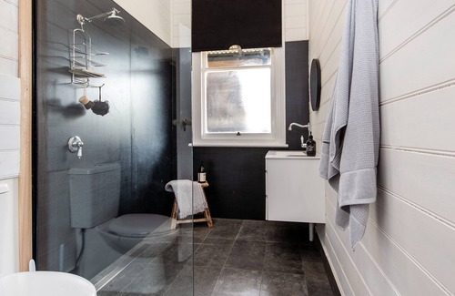 Hamilton House | Stunning period home. Five bedroom in the quiet Alexandra College precinct