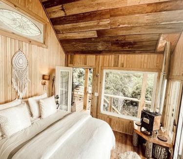 Canton House | Stunning Pet-Friendly Treehouse for Relaxing Glamping Retreats in North Carolina