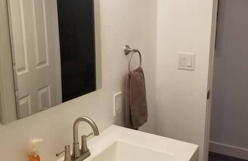 Layton House | Stunning PetFriendly 2bd/1bath Retreat & Waffles!