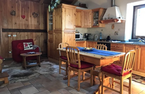 La Cretaz-Roisan House | Stunning place with awesome Terrace view right on the Mountains.Easy for travel.