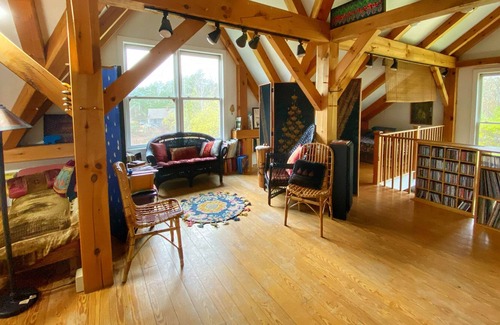 Shaftsbury House | Stunning Post and Beam Art Studio/House