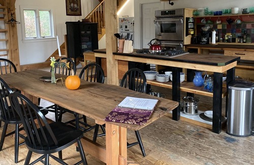 Shaftsbury House | Stunning Post and Beam Art Studio/House