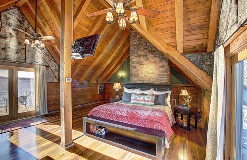 Town of Varick House | Stunning Post & Beam - On Water's-Edge - 145 ft Lake Front - Spectacular Sunsets