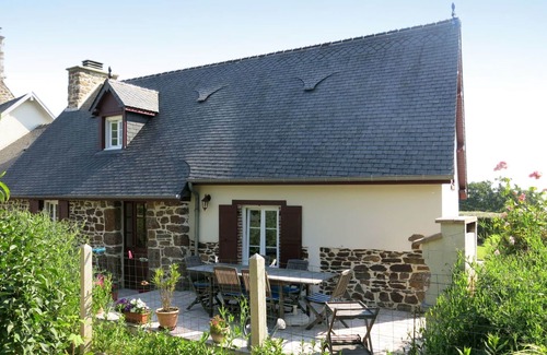 Sourdeval-les-Bois House | Stunning private villa for 4 people with WIFI, TV, terrace, pets allowed and parking