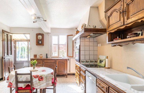 Mesnieres-en-Bray House | Stunning private villa for 4 guests with WIFI, TV, terrace, pets allowed and parking