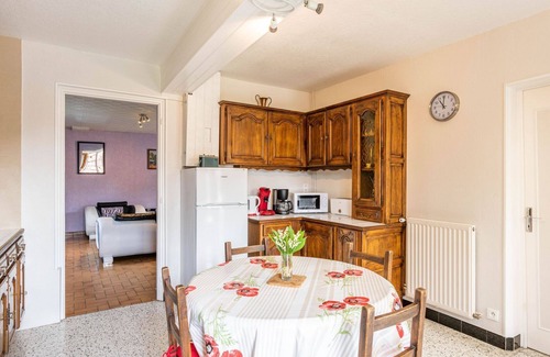 Mesnieres-en-Bray House | Stunning private villa for 4 guests with WIFI, TV, terrace, pets allowed and parking
