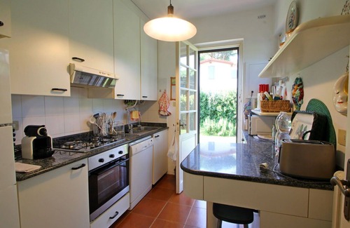 Ronchi Villa | Stunning private villa for 8 guests with A/C, WIFI, TV and pets allowed, close to Forte Dei Marmi