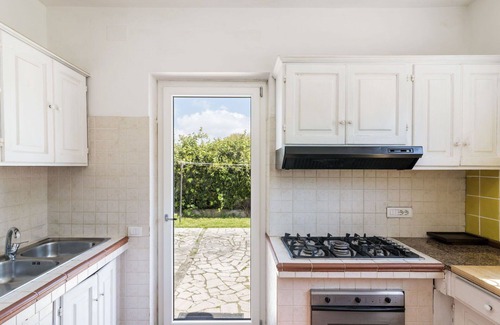 Colonia Elena Villa | Stunning private villa for 11 people with WIFI, TV, patio, pets allowed and parking