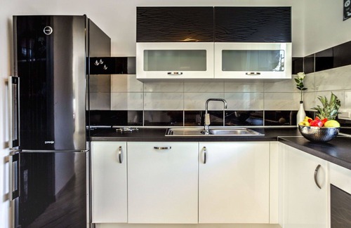 Sveti Vid Dobrinjski Villa | Stunning private villa with A/C, WIFI, private pool, hot tub, TV, terrace, pets allowed and park.