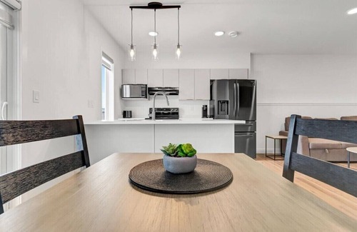 Grande Prairie House | Stunning Private Suite | Free Wifi | Full Kitchen