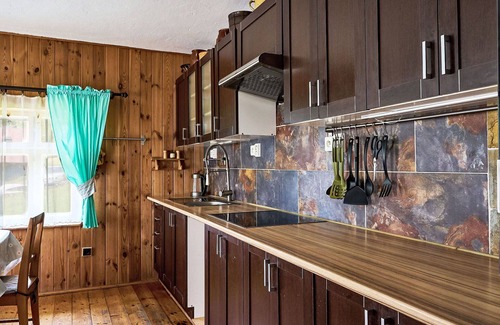 Tanvald House | Stunning private villa for 7 guests with WIFI, TV, terrace and parking