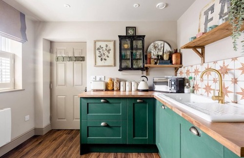 Cobham Apartment | Stunning Private en-suite studio in Cobham