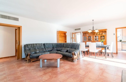 Roda de Bara House | Stunning private villa for 10 people with WIFI, private pool, TV and patio