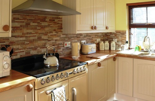Uig House | Stunning private villa for 6 people with WIFI, TV and parking
