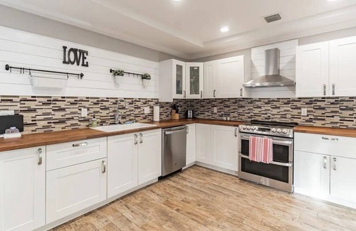 Wellington House | Stunning Private Retreat in Wellington with Pool!