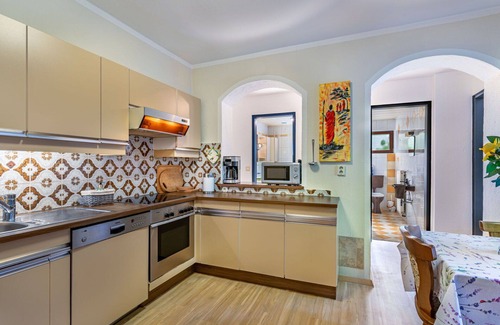 Maria Woerth House | Stunning private villa for 9 guests with WIFI, TV, terrace, pets allowed and parking