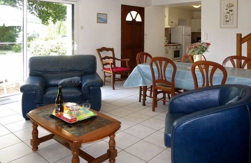 Le Tronchet House | Stunning private villa for 6 people with WIFI, TV, terrace and parking
