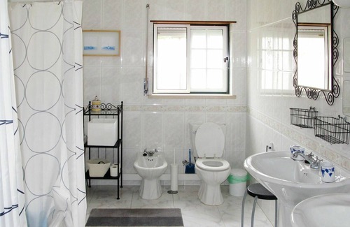 Torres Vedras House | Stunning private villa for 8 people with WIFI, private pool, TV, terrace, pets allowed and parking