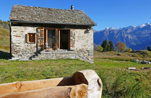 Acquarossa House | Stunning private villa for 4 people with WIFI, TV, terrace, pets allowed and parking